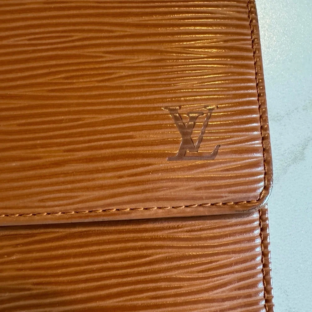 Louis Vuitton Epi Leather Wallet in rare orange color - Picture 2 of 11